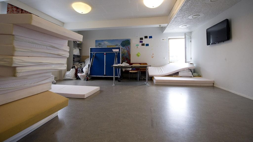 Patjoja pinossa turvapaikanhakijoiden vastaanottokeskuksessa Helsingin Punavuoren toimipisteessä 28. elokuuta 2015.