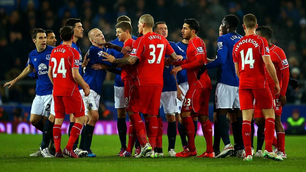 Tunteet kävivät kuumina Evertonin ja Liverpoolin edellisessä paikalliskamppailussa helmikuussa.