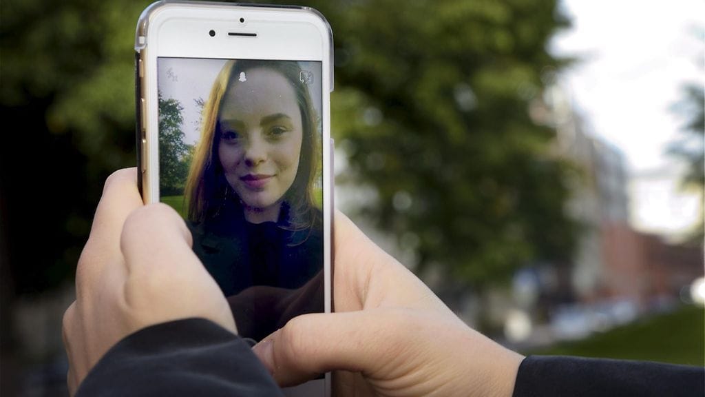 Bloggaaja-snäppääjä Paju Purovuo snäppää Helsingin Kalliossa perjantaina 2. lokakuuta 2015.