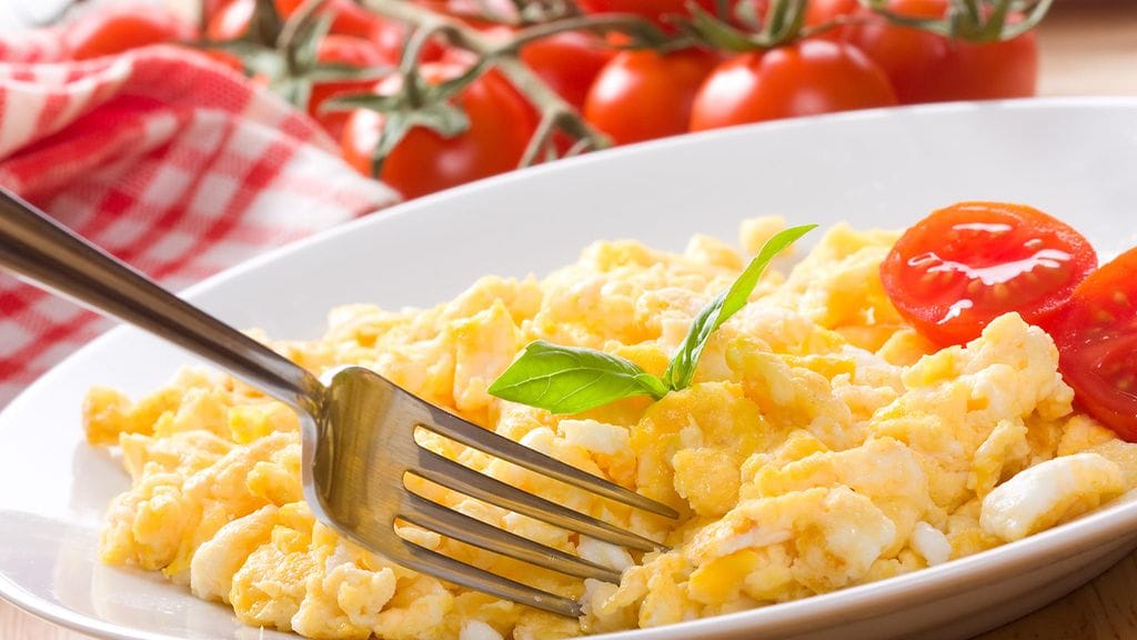 Täydellinen munakokkeli on mehukasta ja pehmeää.