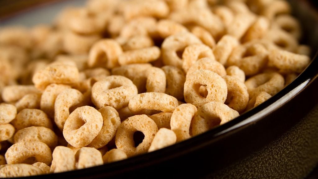 Cheerios-murot on aina valmistettu luontaisesti gluteenittomasta kaurasta, mutta valmistusprosessissa joukkoon on voinut eksyä vehnää. Yhtiö kehitti tavan suodattaa gluteeni pois, mutta se ei toiminutkaan niin kuin piti.