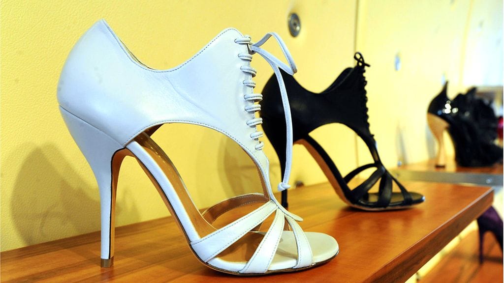 MARSKINryyppy-nimiset kengät hämmentävät – kuka ne keksi? Tässä mysteerisuunnittelijan aiempaa tuotantoa.