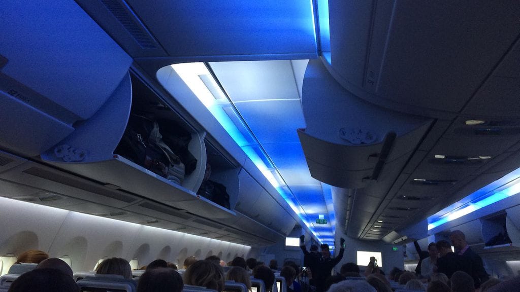 Finnairin kone ehti matkata liki neljä tuntia, kun koneen henkilökunta havaitsi käryä takakeittiöstä. Kuvituskuva.