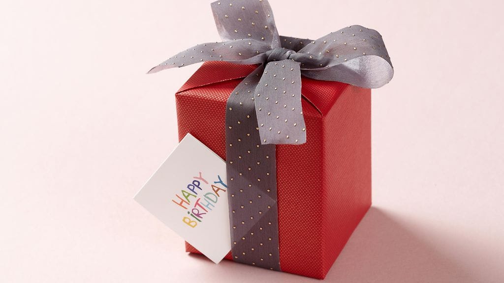 Syntymäpäiväkorteissa keskitytään tavallisesti onnitteluihin.