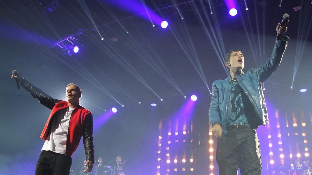 Elastinen (vasemmalla) on yksi Robinin duettokumppaneita Yhdessä-albumilla.