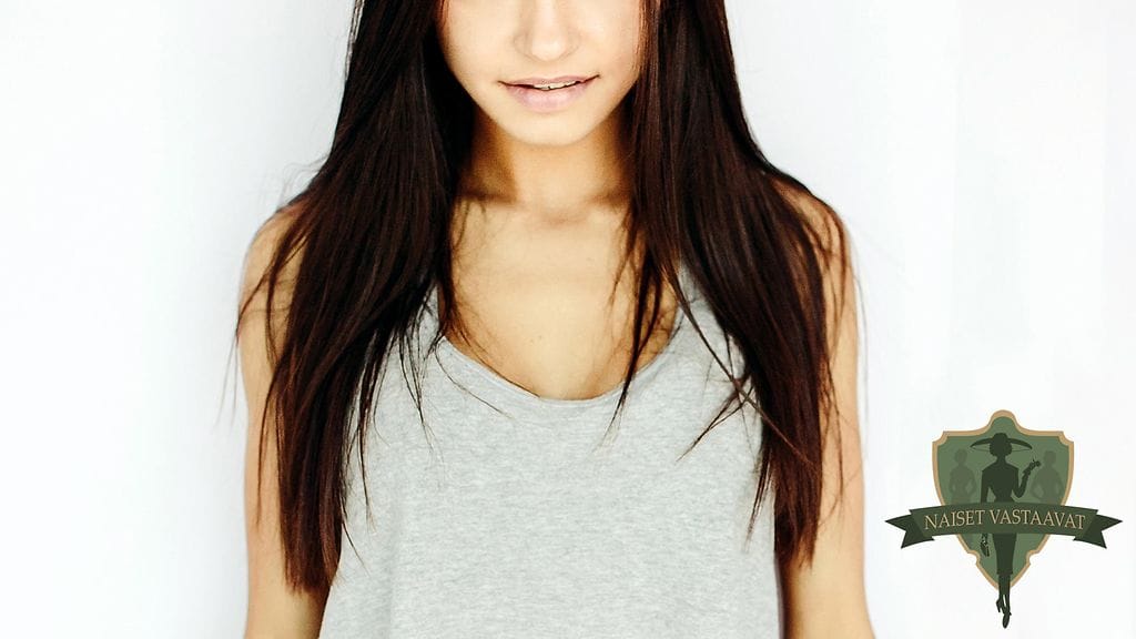 "Saatan katsoa toisten naisten rintoja, jos ne ovat jotenkin erityisen tyrkyllä tai vaikka kovin isot."