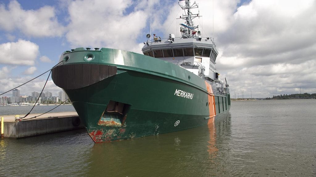 Vartiolaiva Merikarhu kuvattuna turvallisuusalan toimijoiden toimintanäytöksessä Helsingissä 21. kesäkuuta 2011.