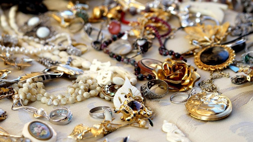 Jäljitelmäkorut sisältävät usein raskasmetalleja, kuten nikkeliä ja lyijyä.