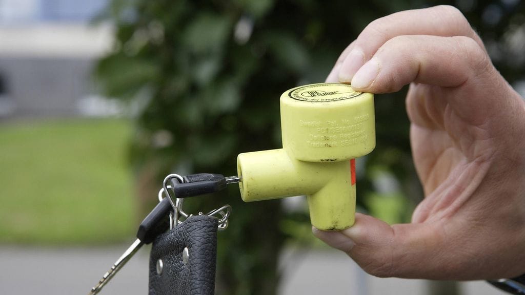 Lupatarkastajien käyttämät rengaslukot tyhjentävät renkaan, jos sen kanssa lähtee ajamaan.