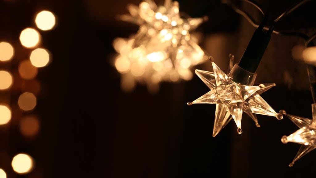 Lämmin valkoinen on suomalaisten ykkössuosikki ulkovalosarjojen kohdalla.