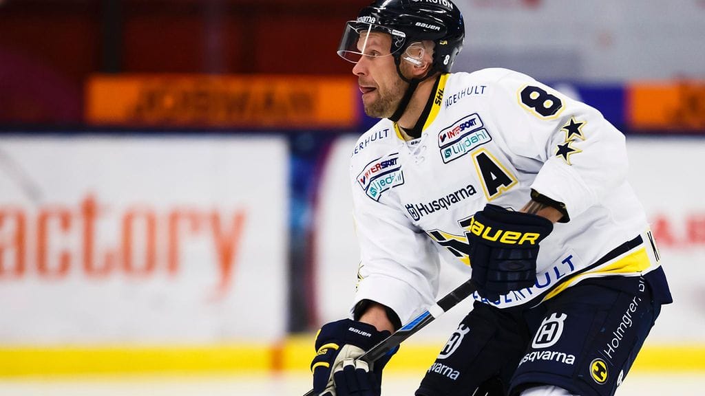 Jere Karalahti pelaa tällä hetkellä ruotsalaisen HV71:n riveissä.