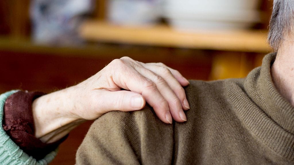 Jo se lohduttaa surevaa, ettei tunne jääneensä täysin yksin.