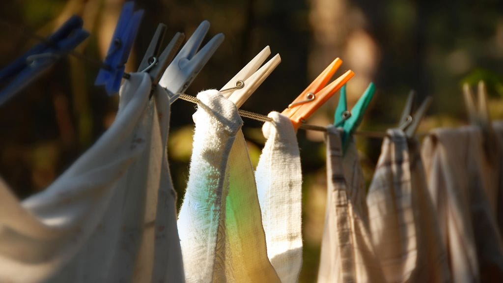 Pesuainetta tulisi annostella aina enintään ohjeen mukaisesti ja suosia korkeita pesulämpötiloja.