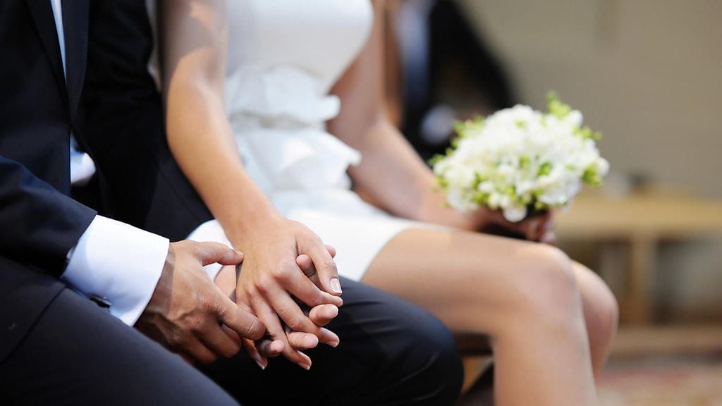 Tutkimuksen mukaan suuri ikäero voi kasvattaa eron riskiä huomattavasti.