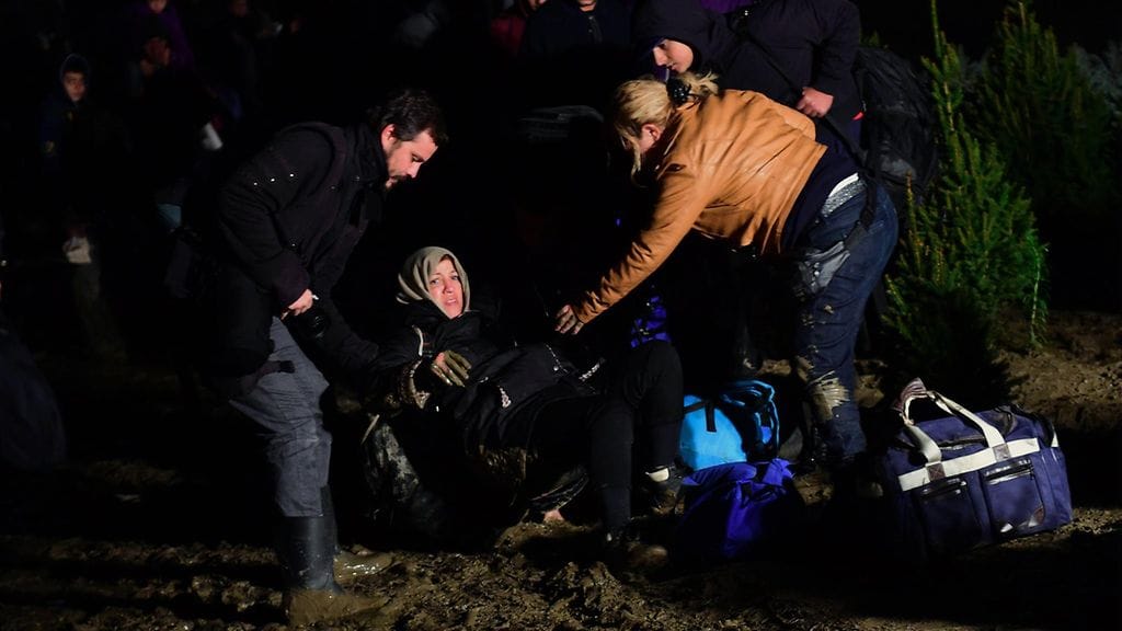 Kuvituskuvassa pakolaisia Kroatian ja Unkarin rajalla lokakuussa 2015.