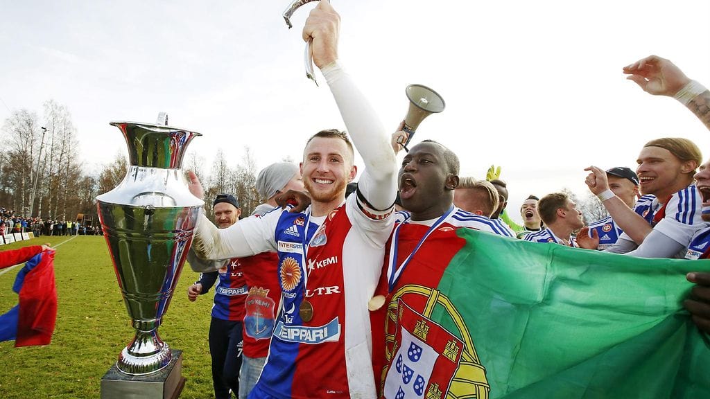 PS Kemi juhli nousua lokakuussa 2015