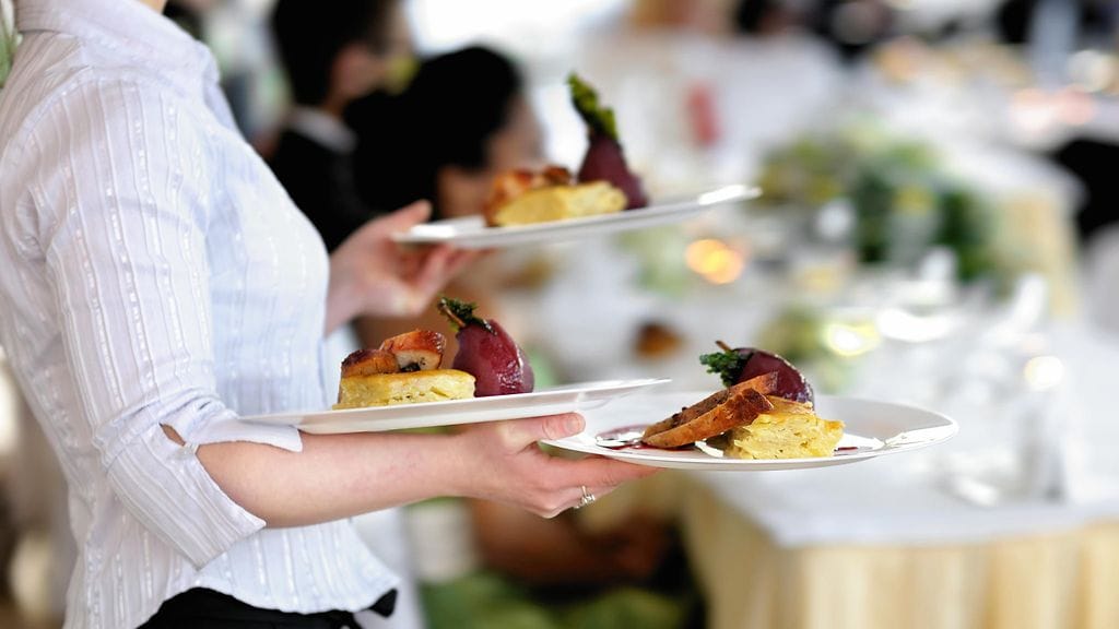 Ravintolassa työskentely opettaa muun muassa tiimityön tärkeyden.