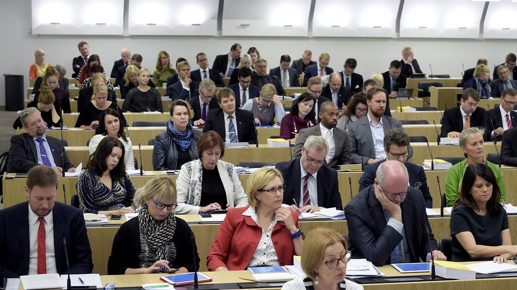 Kyselyn mukaan kansanedustajista 62 on eutanasian laillistamisen kannalla ja 23 vastustaa sitä.