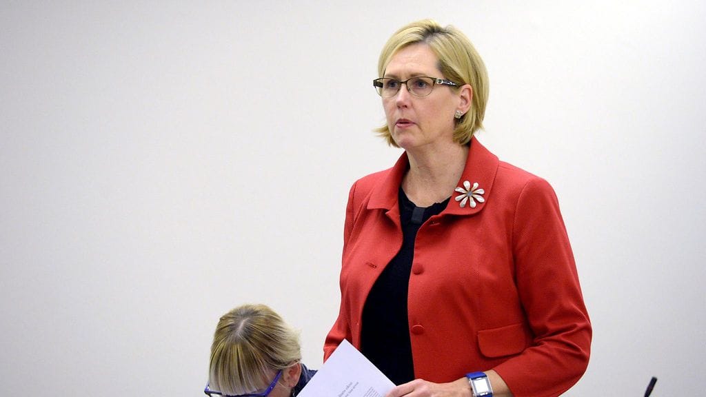 SDP:n Tuula Haatainen puhui täysistunnossa lokakuussa 2015.