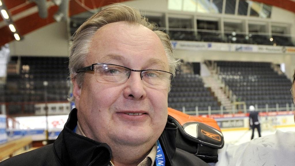 Arkistokuvassa Hämeenlinnan jääkiekkohallin toimitusjohtaja Jorma Hassinen 3. huhtikuuta 2009.