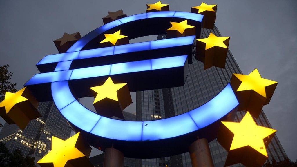 Euroalueella on ekonomisti Mervyn Kingin mielestä jäljellä kolme vaihtoehtoa.