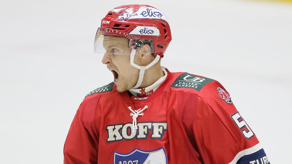 Lauri Taipalus ajettiin suihkuun väkivaltaisuudesta.