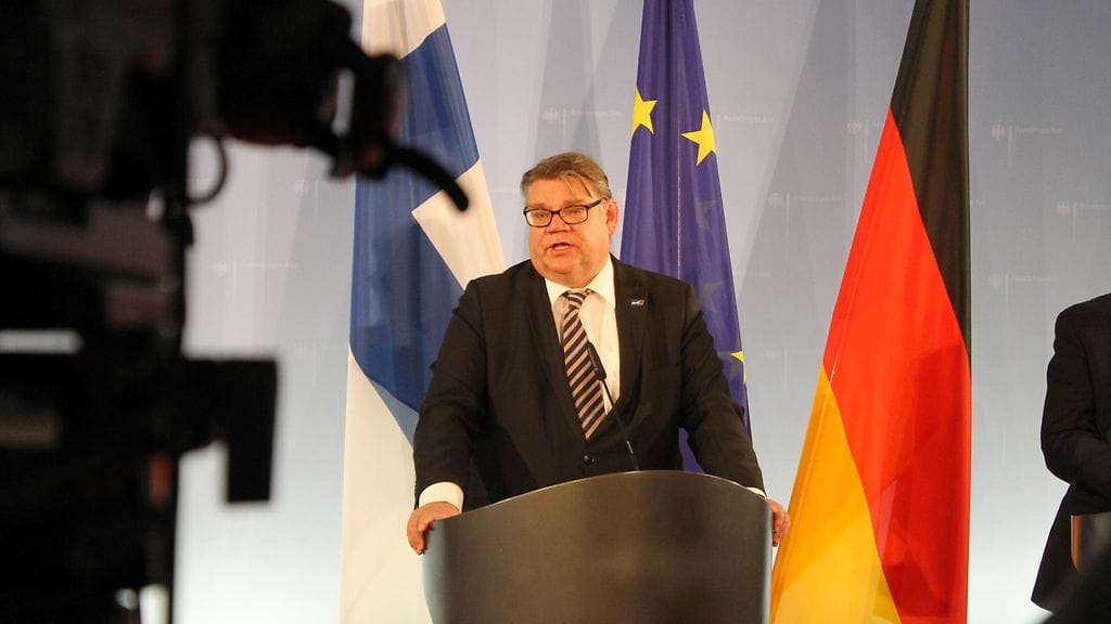 Arkistokuva ulkoministeri Timo Soinista ensivierailullaan Berliinissä 21.10.2015.