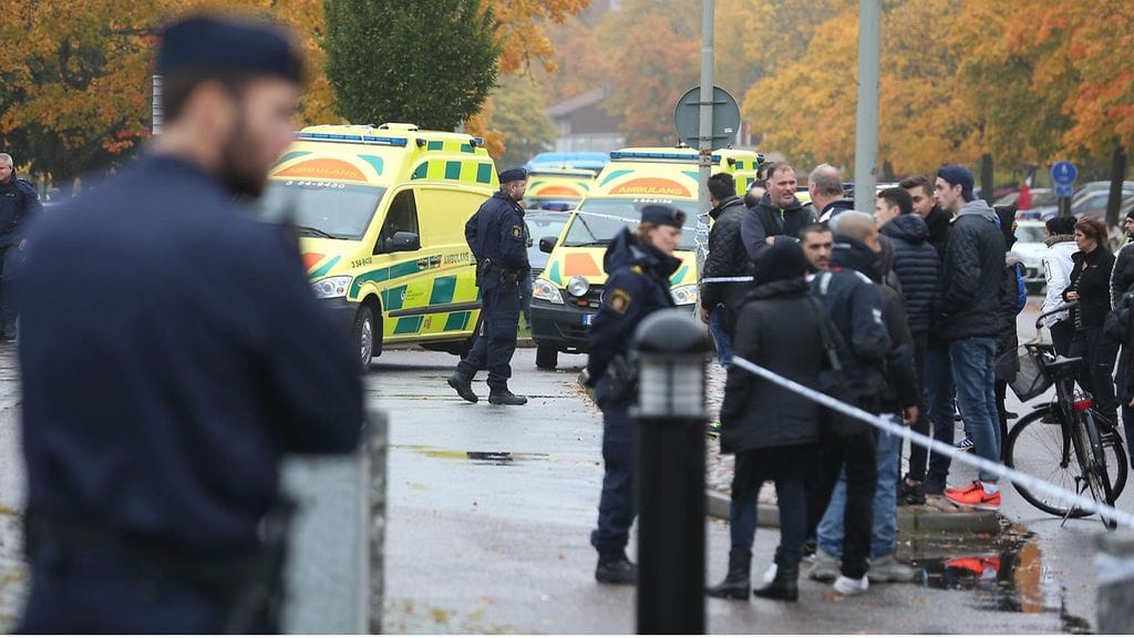 Poliisi on eristänyt iskun kohteena olleen koulun Ruotsin Trollhättanissa.