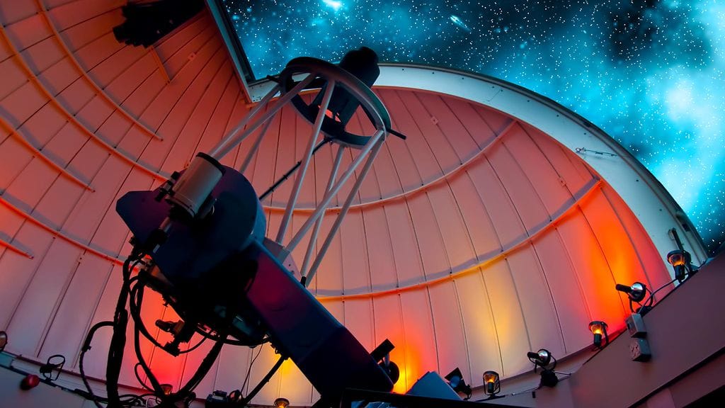 Halkaisijaltaan 600 metriä leveä venäläinen teleskooppi havaitsi radiosignaalin ulkoavaruudesta. Kuvituskuva.