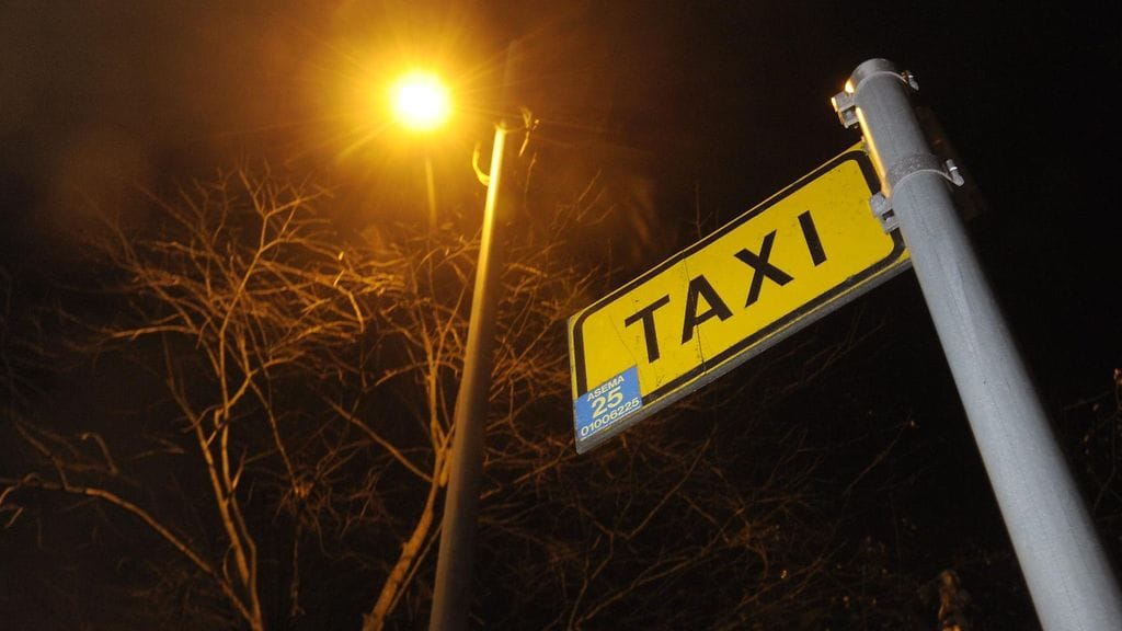 Pahoinpidellyksi tullut mies menetti tajuntansa lyödessään päänsä kivimuuriin. Tekijät poistuivat tämän jälkeen paikalta.