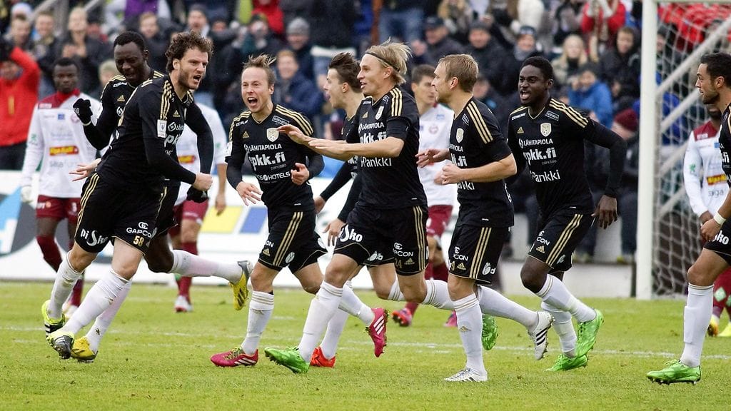 SJK juhli Suomen mestaruutta viime kauden päätteeksi.