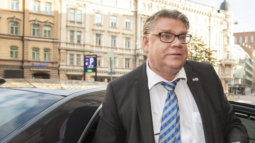 Perussuomalaisten puheenjohtaja, ulkoministeri Timo Soini tyrmäsi blogissaan aktiivisen katumisen ja hallintarekisterihankkeen.