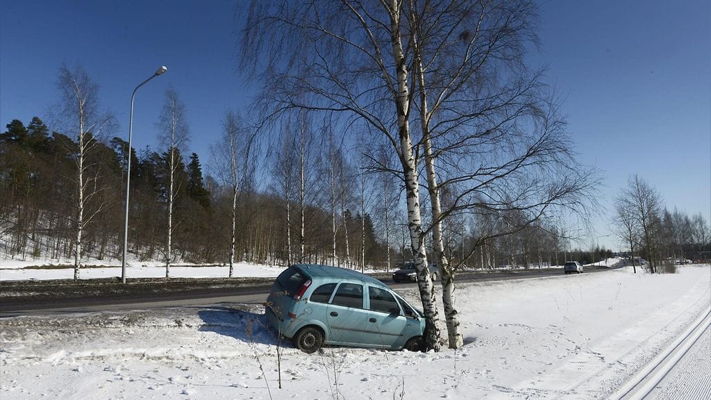Aina ei ole onni myötä, vaan auton hallinnan saattaa menettää.