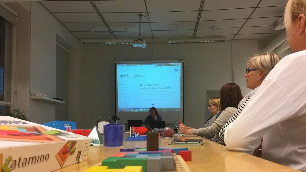 Apuvälineilta Erilaisen oppimisen keskuksessa Helsingissä.
