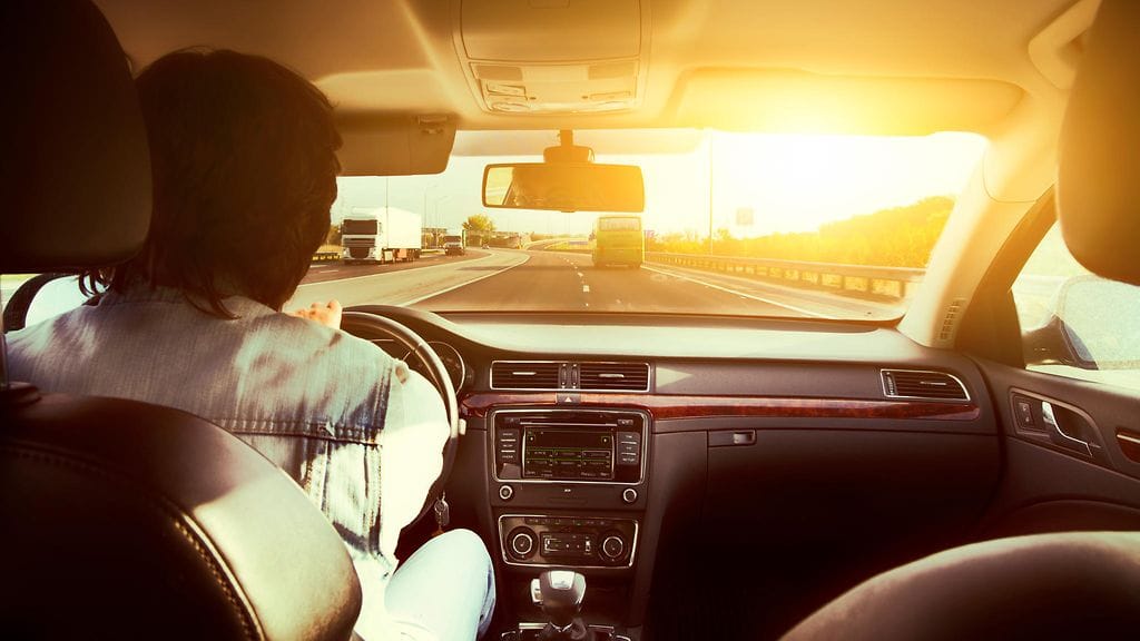 Aurinko laskee, tulee pimeää – miten käy näöllesi?