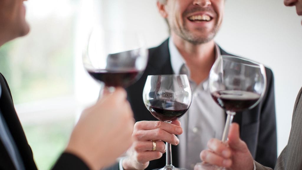 Pikkujouluriennoissakin on muistettava kohtuus alkoholinkäytössä.