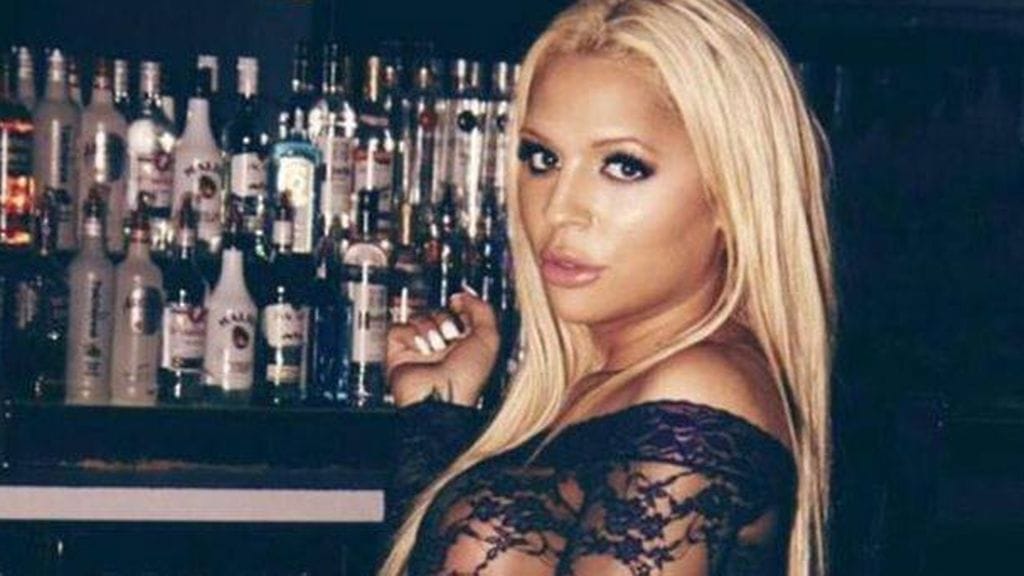 26-vuotias Tara Hudson lähetettiin suorittamaan vankilatuomiotaan miesten vankilaan, sillä papereidensa mukaan hän on yhä laillisesti mies. Hudson on kuitenkin käynyt sukupuolenvaihdosleikkauksessa ja elänyt naisena koko aikuisikänsä. Kuvakaappaus Facebookista.