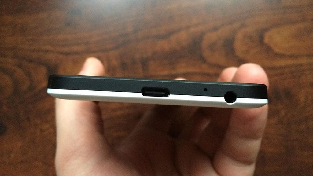 USB-C-tyypin liitännän yhtenä etuna on, että kaapeli voidaan kytkeä siihen kummin päin tahansa.