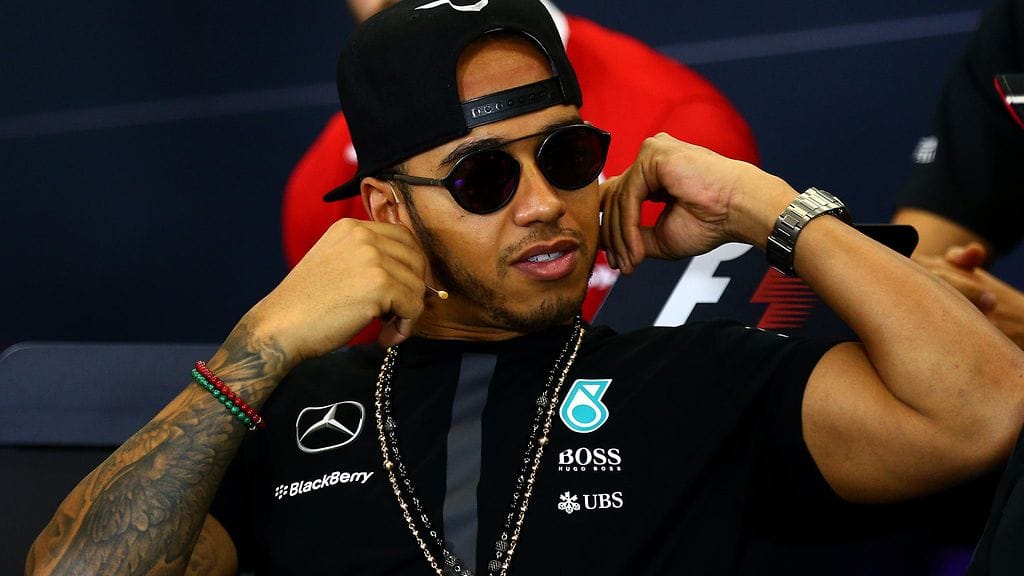 Lewis Hamilton voi ajaa paineitta kauden kaksi viimeistä kisaa.