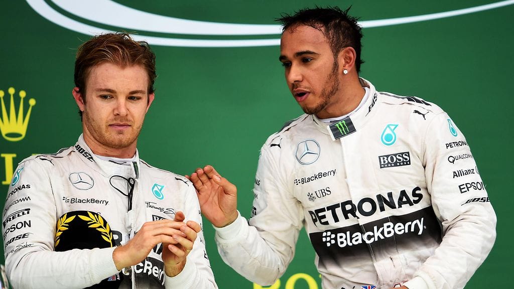 Nico Rosberg (vas.) on jäänyt pahasti Lewis Hamiltonin varjoon Mercedeksellä.