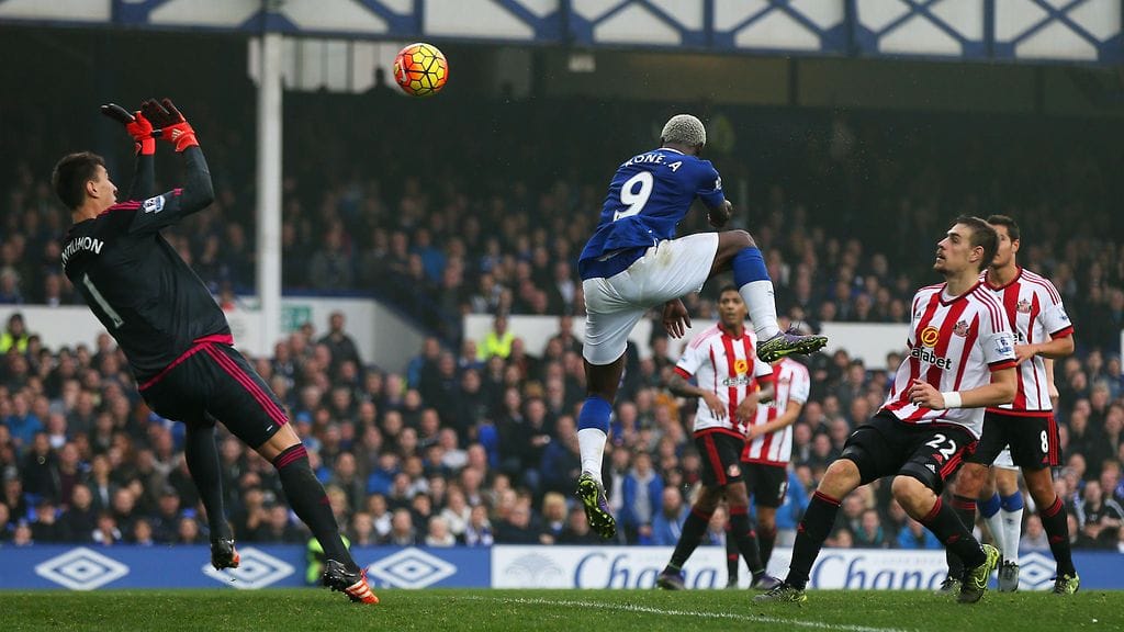 Costel Pantilimon oli marraskuussa vaikeuksissa Evertonin Arouna Koneen kanssa. Viime aikoina Sunderlandilla ja sen veskarilla on mennyt paremmin.
