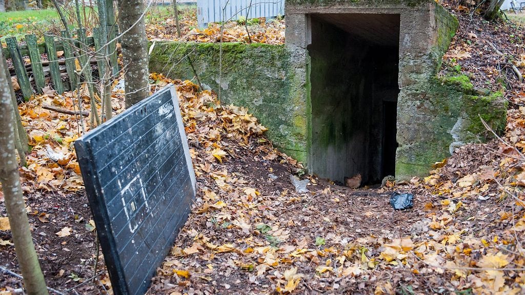 Poliisi on myös saanut uusia silminnäkijätietoja epäillyn ja uhrin liikkeistä Joutsenossa. Vainaja löytyi maakellarista, joka sijaitsee Rientolan nuorisotalon pihapiirissä.