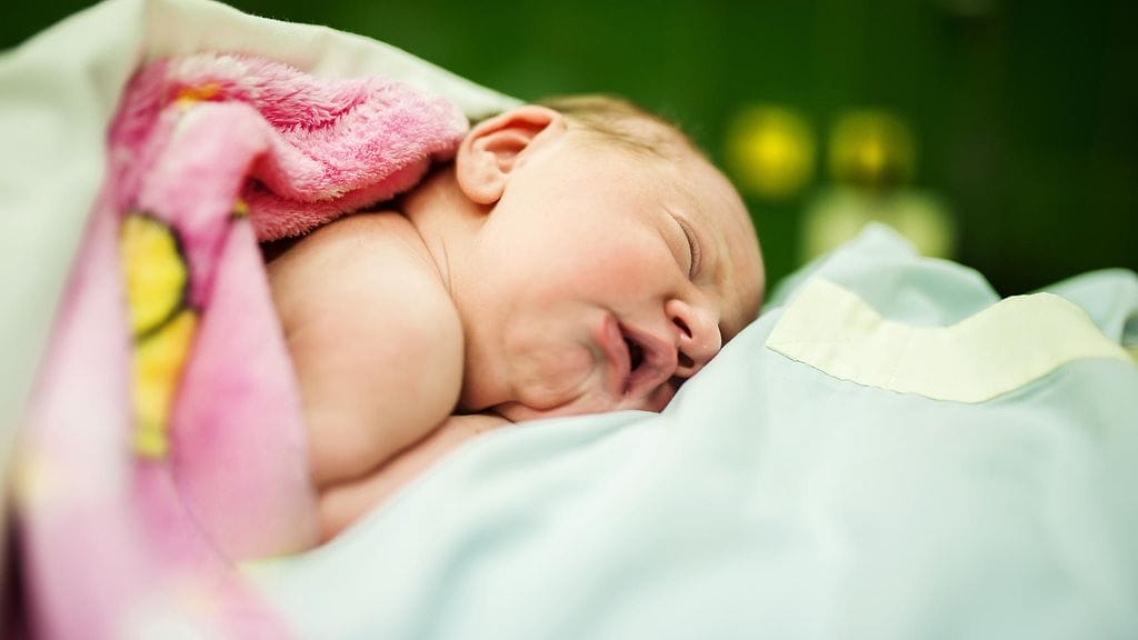 Koomassa synnyttänyt äiti näki lapsensa ensimmäistä kertaa vasta seitsemän viikkoa synnytyksen jälkeen. Kuvituskuva.
