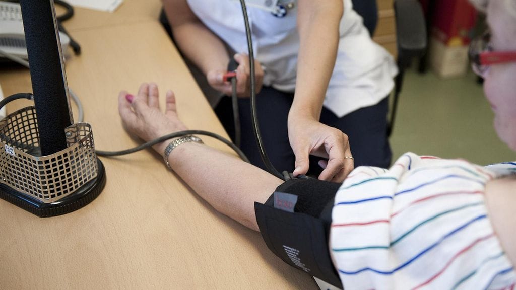 Verenpainetta kannattaa seurata tasaisin väliajoin.