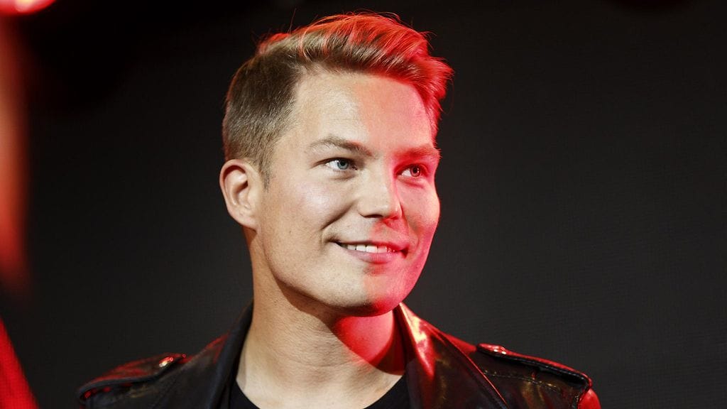 Cheek sai synttärionnittelut veljeltään.