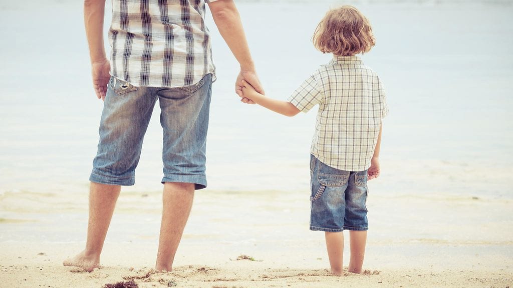 Isät pohtivat paljon sitä, ovatko he hyviä isiä. Kuvituskuva.