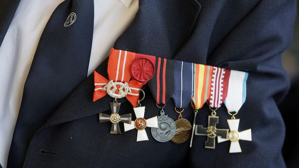 Sotaveteraanin kunniamerkkejä.
