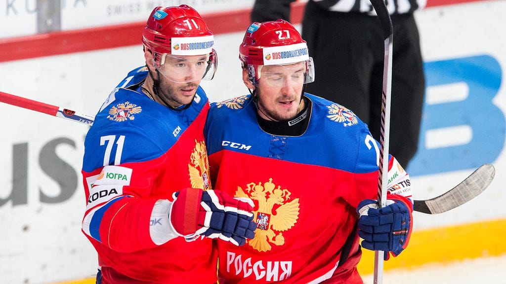 Ilja Kovaltshuk (vas.) pitää NHL-pelaajien puuttumista olympialaisista huonona asiana.