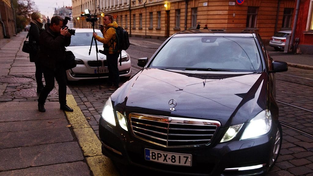 Viime vuosina ministereitä on kyyditty vain Audeilla ja Mercedes-Benzeillä. Toimittajat ja kuvaajat piirittivät tätä ministerimersua valtioneuvoston linnan pihalla Helsingissä viime vuonna Sote-neuvottelujen aikana.