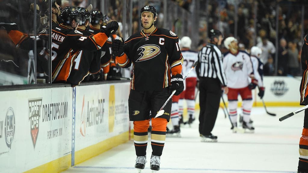 Ryan Getzlaf johti joukkojaan edestä perjantaina Anaheimissa.